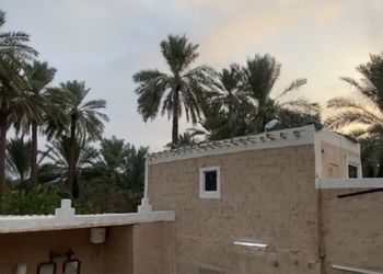 مزرعة بمناظر خلابة وجلسة خارجية 