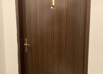 استديو بسرير ماستر وأثاث مريح 