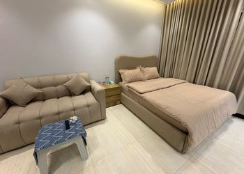 استديو بأثاث مريح وبسيط 