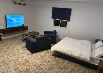 استديو هادئ بدخول ذاتي 