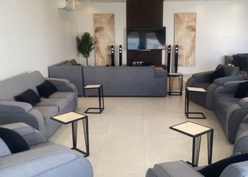 شاليه بمسطح اخضر وألعاب مائية 