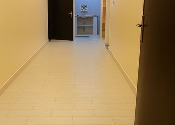 استراحة بمجلس وفناء خارجي 