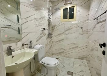 شقة بصالة أنيقة ودخول ذاتي