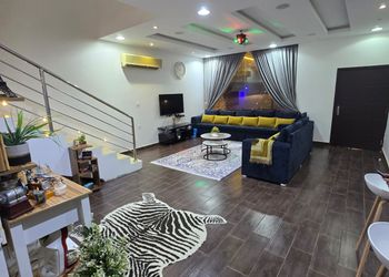 شاليه بمسبح خارجي و ألعاب اطفال