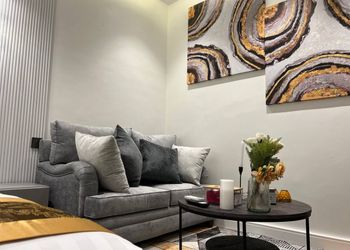 استديو بأثاث مريح وبسيط دخول ذاتي
