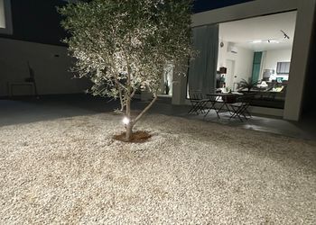 شاليه بمسبح وجلسة خارجية