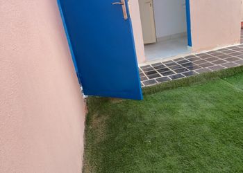 شاليه بجلسة خارجية ومسبح خارجي