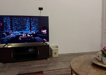 استديو بأثاث مريح وبسيط 