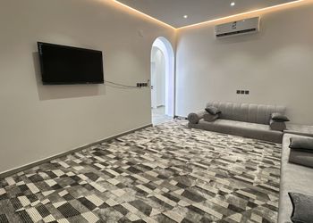 شاليه بمجلس ومسبح خارجي 