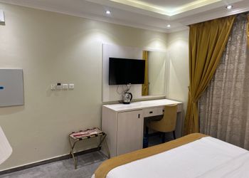استديو بسرير ماستر وأثاث مريح 