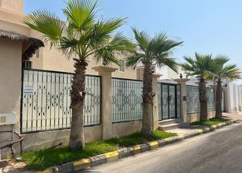 شاليه مطل على البحر و 4 غرف نوم