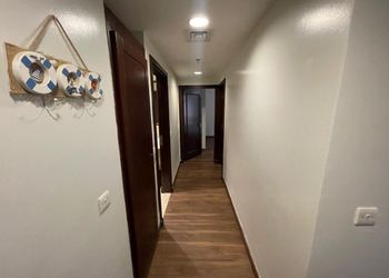 شقة بغرفة جلوس وغرفتين نوم 