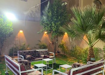 شالية بمسطح اخضر و جلسة خارجية