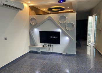شاليه بمسبح خارجي وجلسة خارجية 