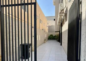 استديو بسرير ماستر وجلسة جانبية 
