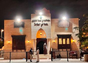 شقة بصالة مريحة وغرفتين نوم 