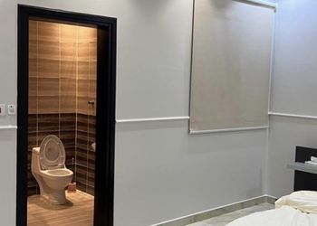 شاليه بمسطح اخضر وجلسة خارجية 