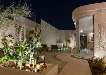 شالية بمجلس مطل على المسبح 