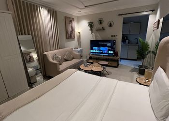استديو بسرير ماستر وجلسة جانبية 