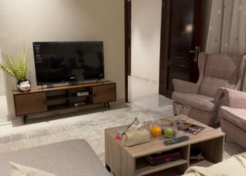 شقة بصالة أنيقة ودخول ذاتي 