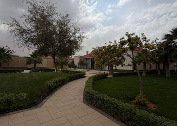 استراحة بمجلس وفناء خارجي 