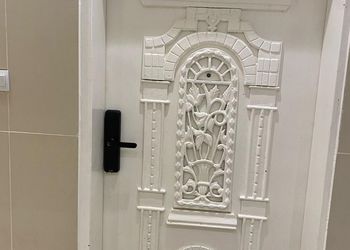 استديو بسرير ماستر وجلسة جانبية