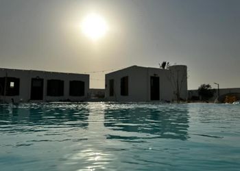 مزرعة بجلسة خارجية وبيت شعر 