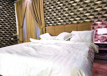 استديو بسرير ماستر وجلسة جانبية 