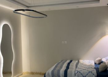 استديو بسرير ماستر وجلسة مريحة 