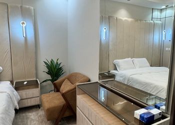 استديو بسرير ماستر وأثاث مريح 