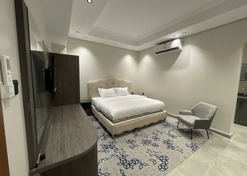 استديو بسرير ماستر وأثاث مريح 