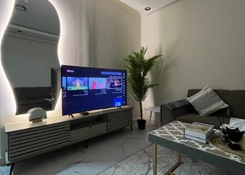 شقة بغرفة معيشة وغرفة نوم 
