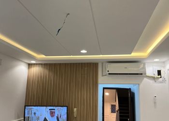 شقة بصاله وثلاث غرف نوم 