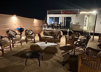 كرفان مع اطلالة على البحر