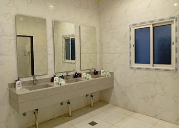 مزرعة بمناظر خلابة وجلسة خارجية 