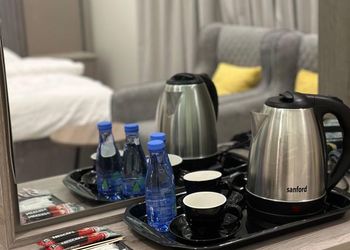استديو بأثاث مريح وبسيط 