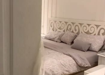 شاليه بمسطح اخضر ومسبح 