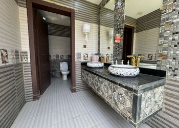 شاليه بصالة مطلة على المسبح 