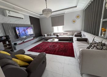 استديو بسرير ماستر وجلسة جانبية 