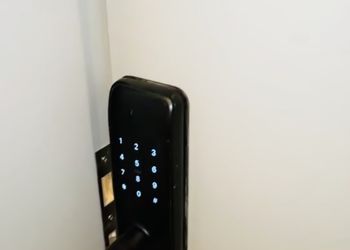 شقة بصالة انيقة وغرفة نوم