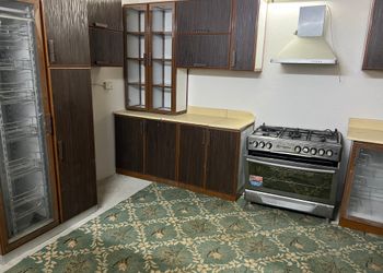 استراحة بفناء خارجي ومجالس