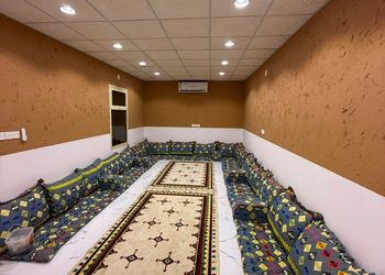 استراحة بمجلس وفناء خارجي 