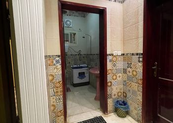 استديو بسريرين مفردة و أثاث مريح