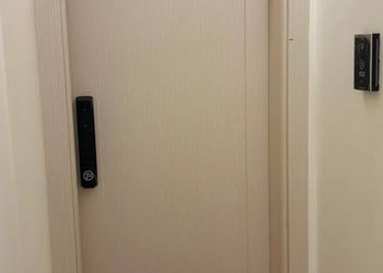 شقة بغرفة معيشة وغرفتين نوم 