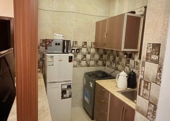 شقة بغرفة معيشة وغرفتين نوم 