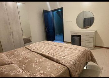 شقة بغرفة معيشة وغرفة نوم 