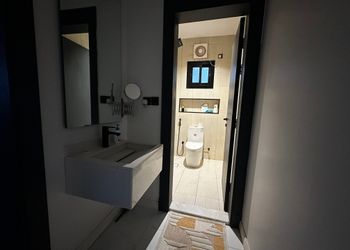 شقة بصالة أنيقة ودخول ذاتي