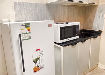 شقة بغرفة معيشة وغرفة نوم 