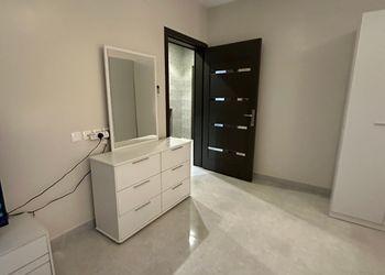 استديو بسرير ماستر وجلسة جانبية 