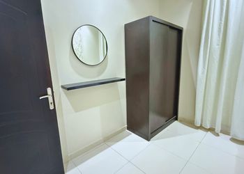شقة بغرفة معيشة وغرفتين نوم 